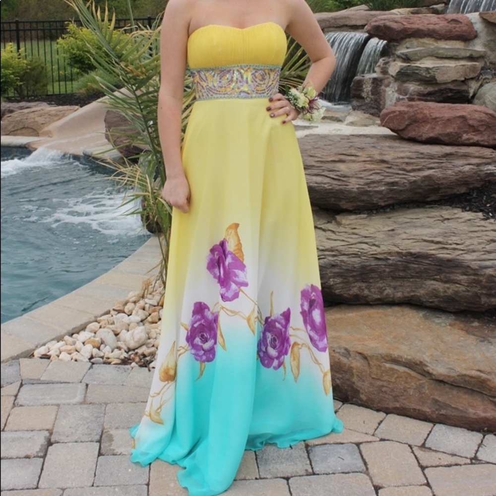 Faviana Couture Prom Gown - size 2, strapless